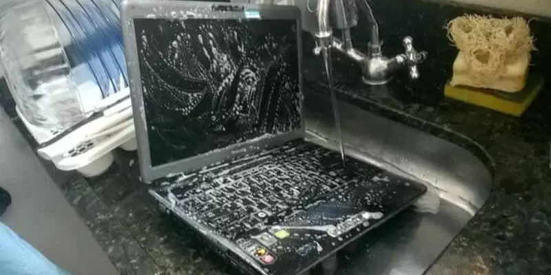 Что делать, если залили клавиатуру ноутбука жидкостью